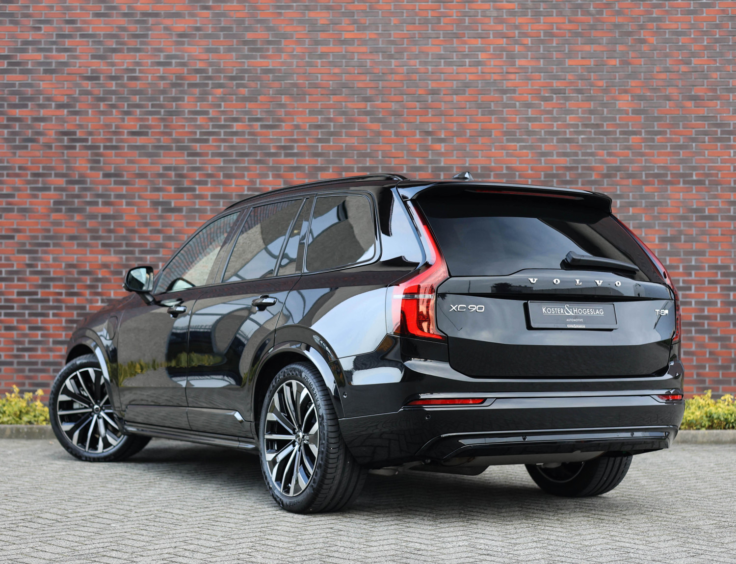 Volvo XC90 T8 Plug-in hybrid AWD Ultra Dark