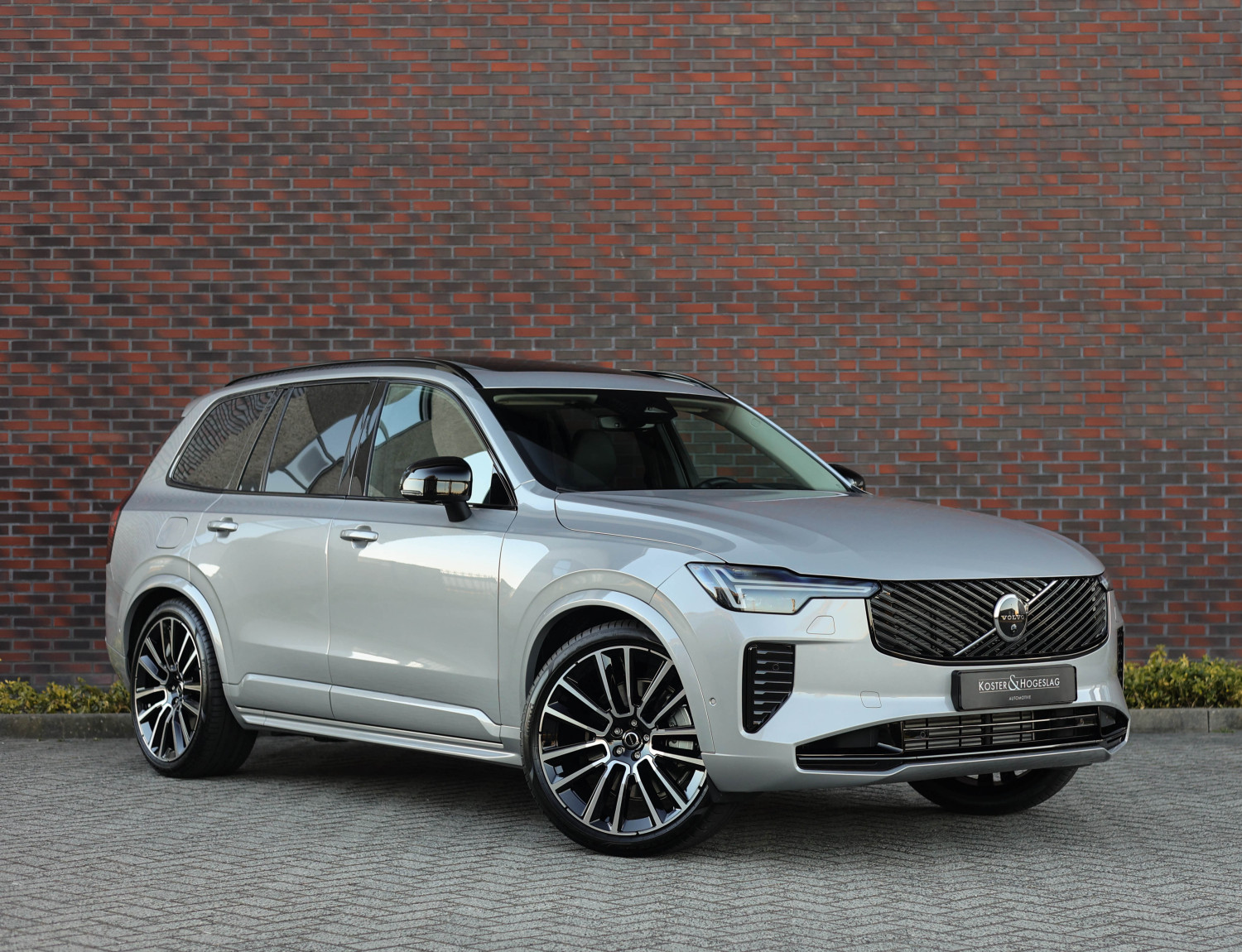 Volvo XC90 2.0 T8 AWD Ultra Dark