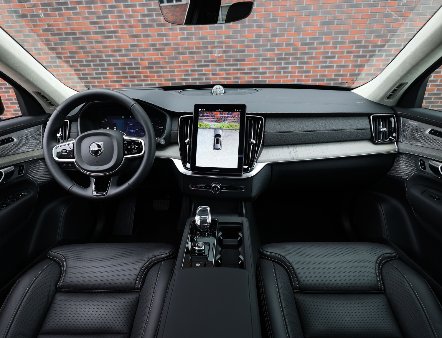 Volvo XC90 T8 AWD Ultra Dark