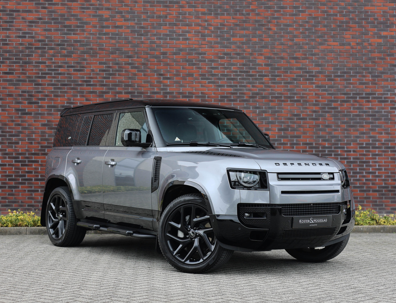Land Rover Defender 110 P400e 110 X-Dynamic HSE