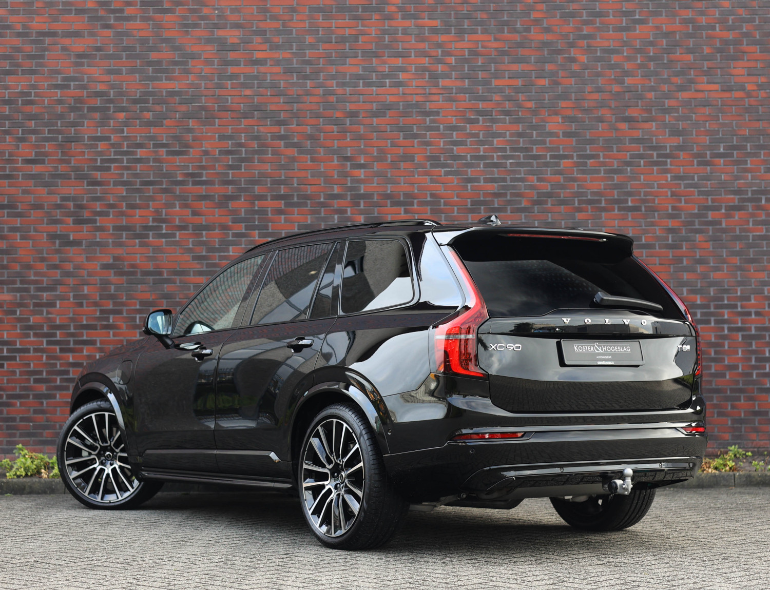 Volvo XC90 T8 AWD Ultra Dark