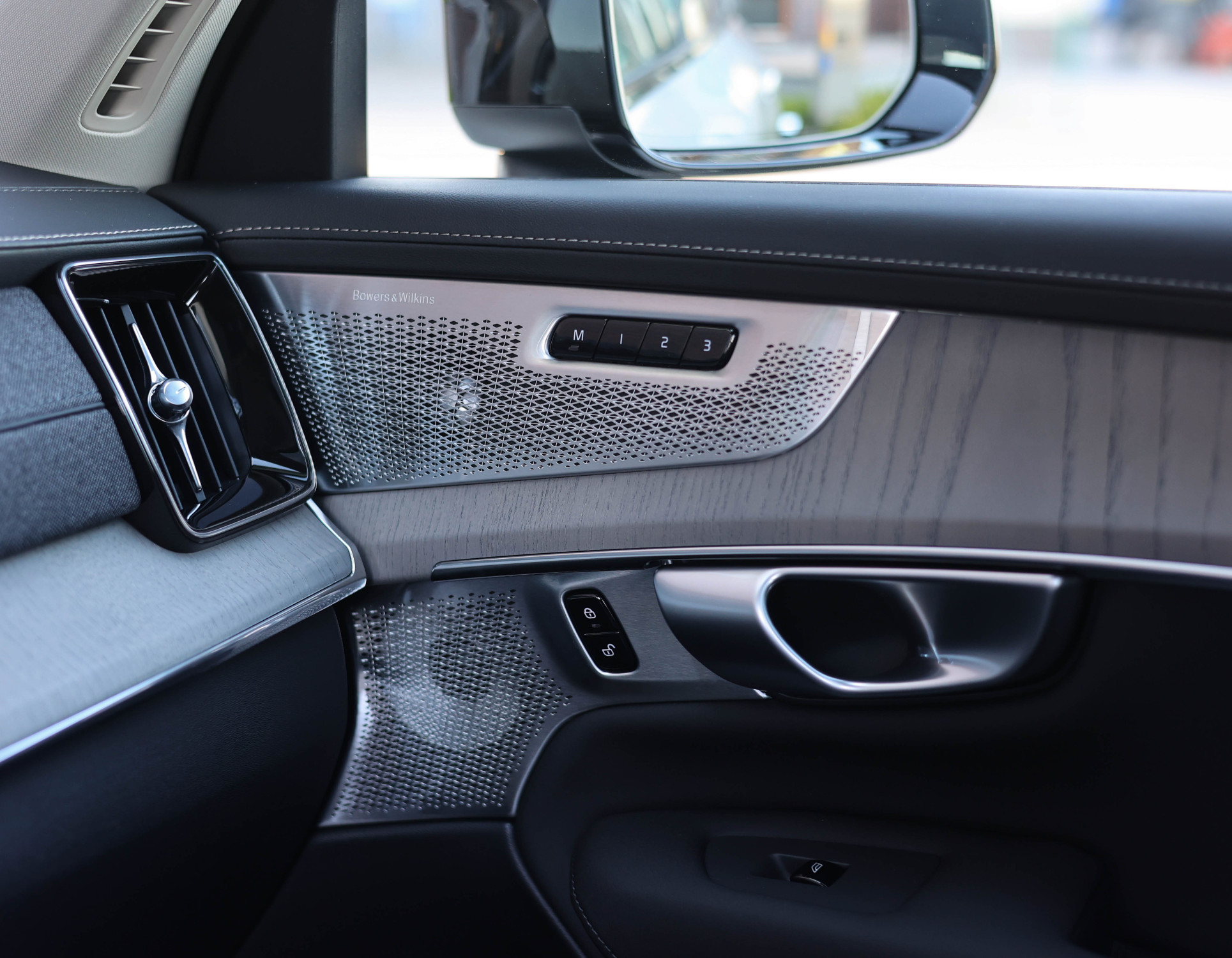 Volvo XC90 T8 AWD Ultra Dark