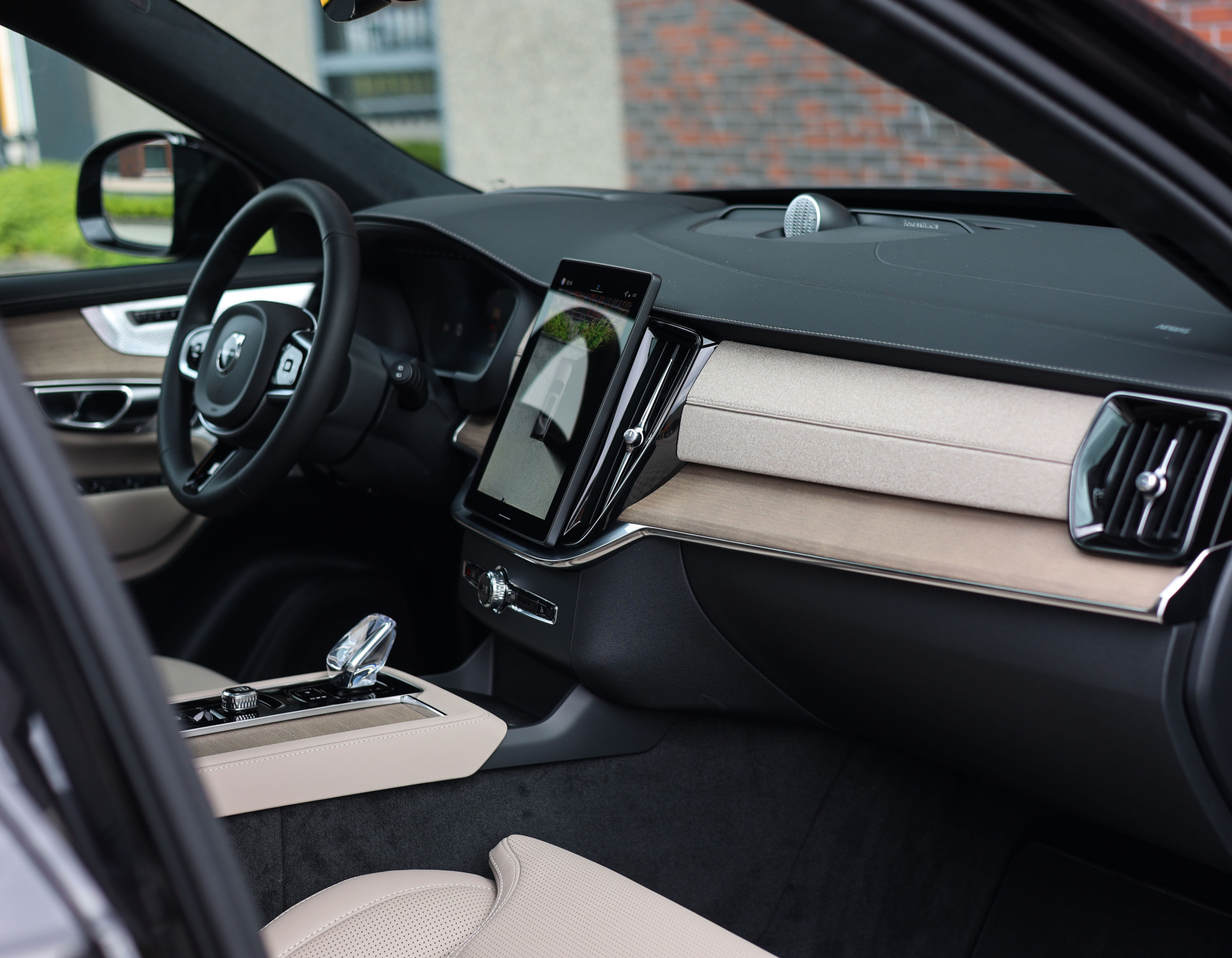 Volvo XC90 T8 AWD Ultra Dark