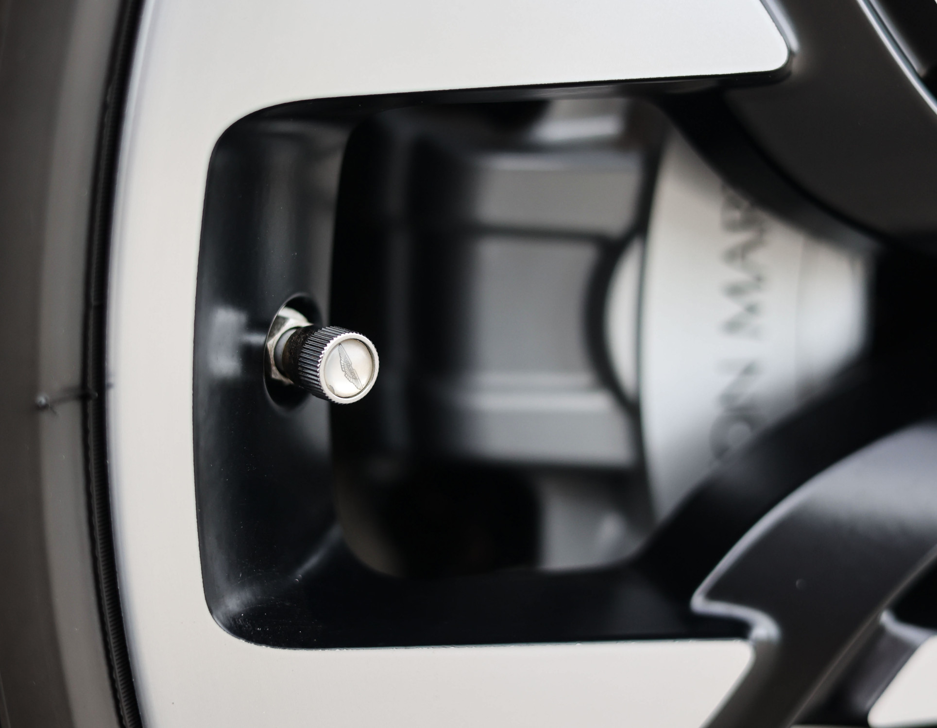Aston Martin Dbx 4.0 V8