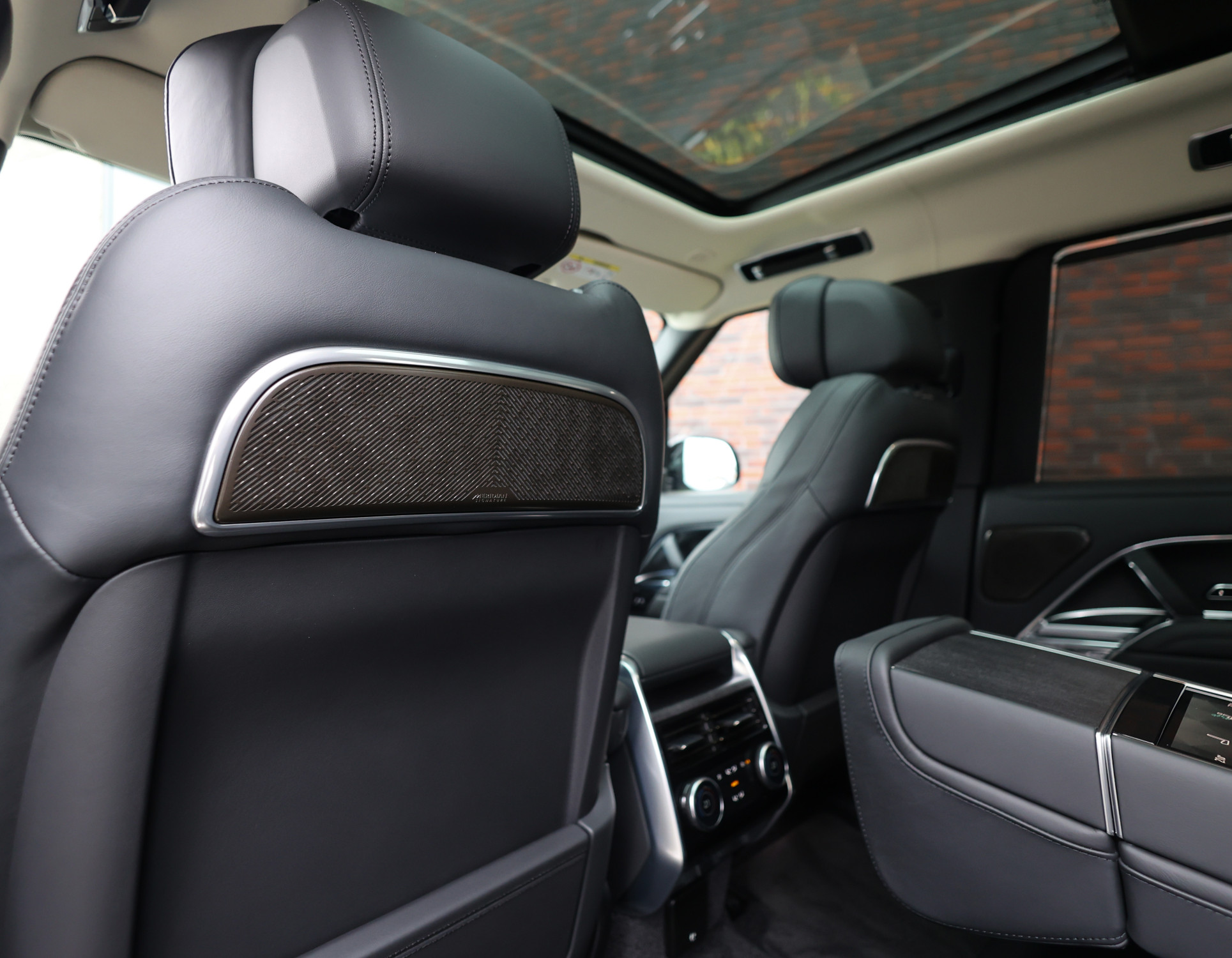 Land Rover Range Rover P550e Autobiography