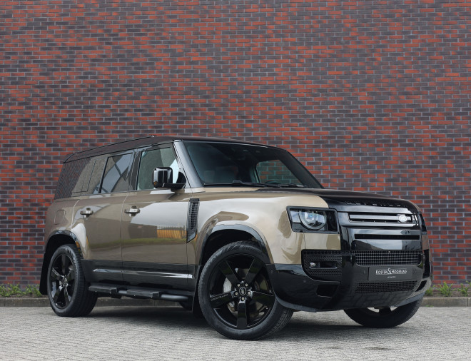 Land Rover Defender P300e X-Dynamic SE